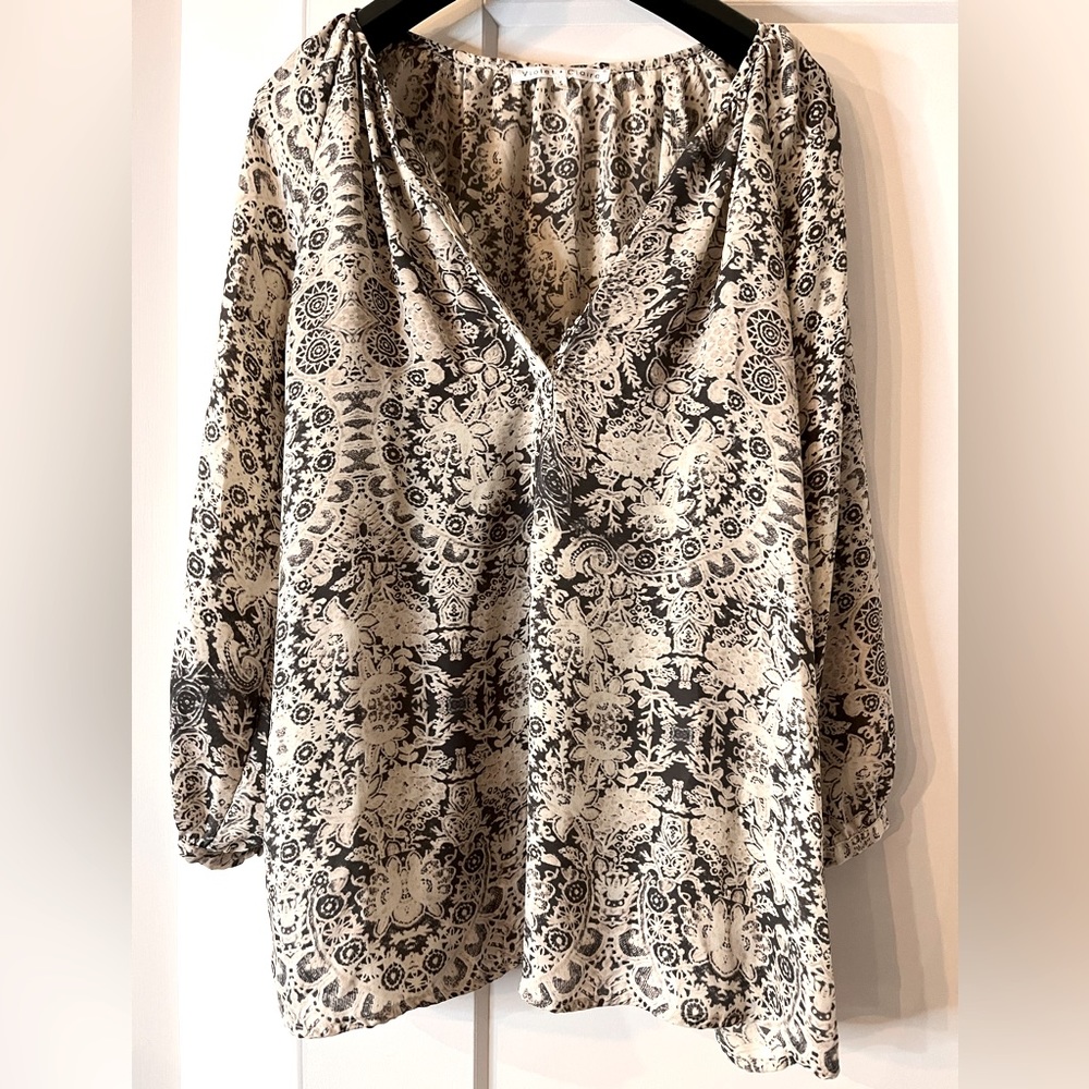 Size S blouse.